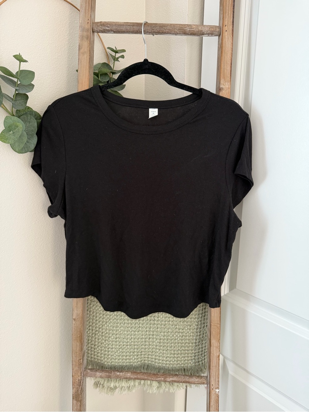 Old Navy Active Black Ribbed Ultralite Go-Dry T-Shirt – XL